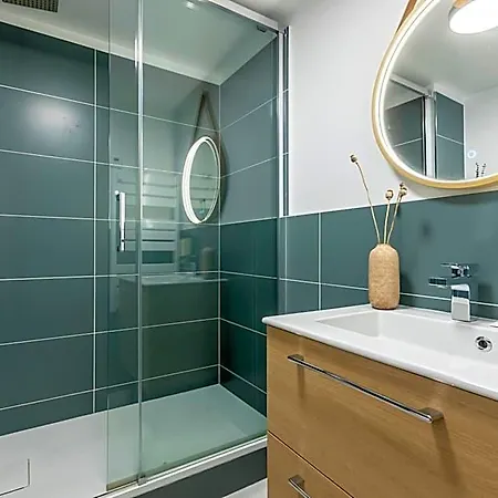 Le Bastille By Sweett Hotel
