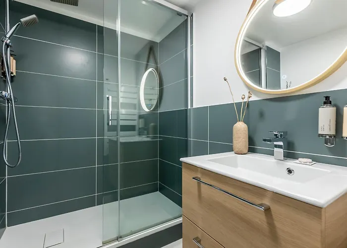 Le Bastille By Sweett 3*